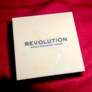 Makeup Revolution London Contour Compact Color: FAIR